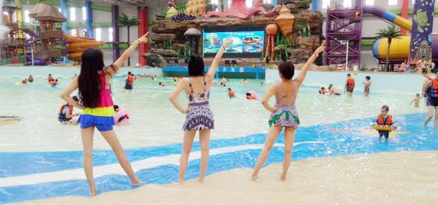 穿上泳衣的我們,依然自信有魅力